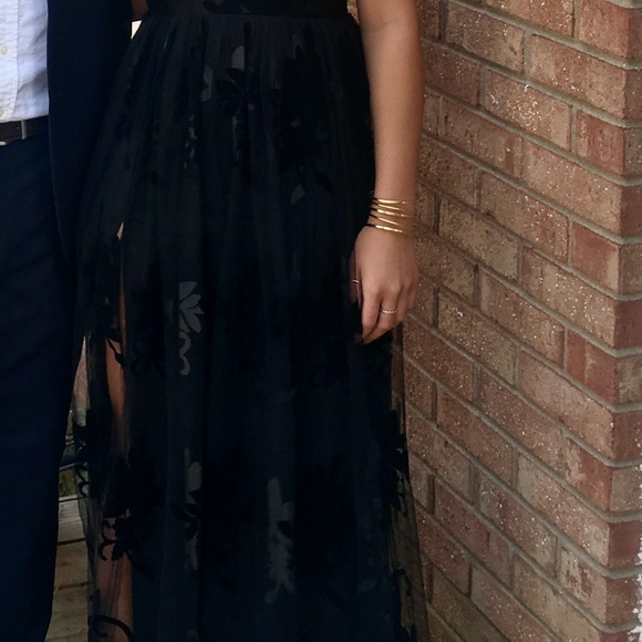 Tobi Black Plunging Floral Maxi Dress - Picture 4 of 4